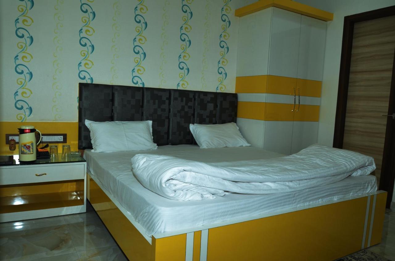 Hotel Paradise Inn Auraiya Exteriér fotografie
